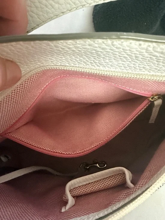 Dooney & Bourke Cream and Gray Pebble-Trim Shoulder Bag VINTAGEโฆ๏ธ๐ธ๐ผ - Picture 10 of 10